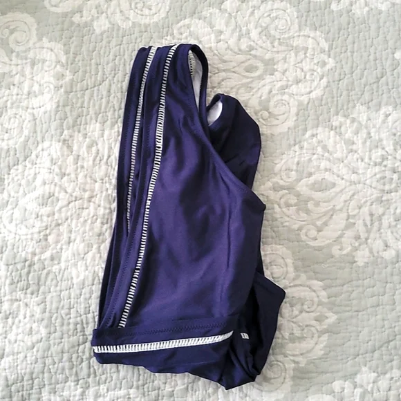 Cupshe deep V - Picture 3 of 3